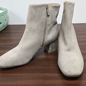 Blondo Size 9 Light Grey Suede Etana Waterproof Ankle Boots